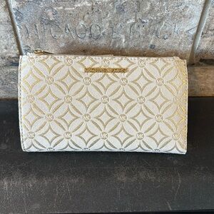 NWT Michael Kors wallet